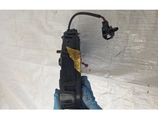 Zámek zadních dveří 2K0827426C Volkswagen Caddy 2007