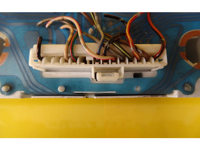 Панель приборов 769216250, 769914990 Mazda 323 F