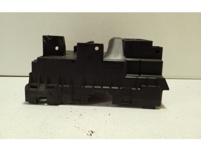 Блок предохранителей 63513018, 68158445AC Jeep Cherokee