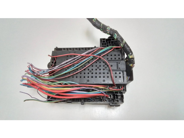 Блок предохранителей  8676284   Volvo S60    