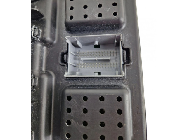   Pojistková skříňka 28087582, 30786890   Volvo XC90 2008