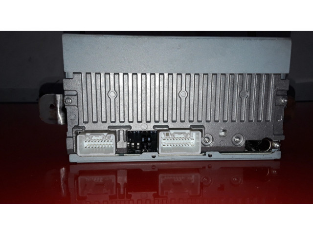 Радио/ проигрыватель CD/DVD / навигация