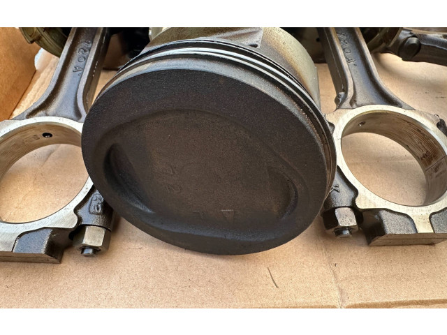 Píst MD152563, MD119671   Mitsubishi Pajero     