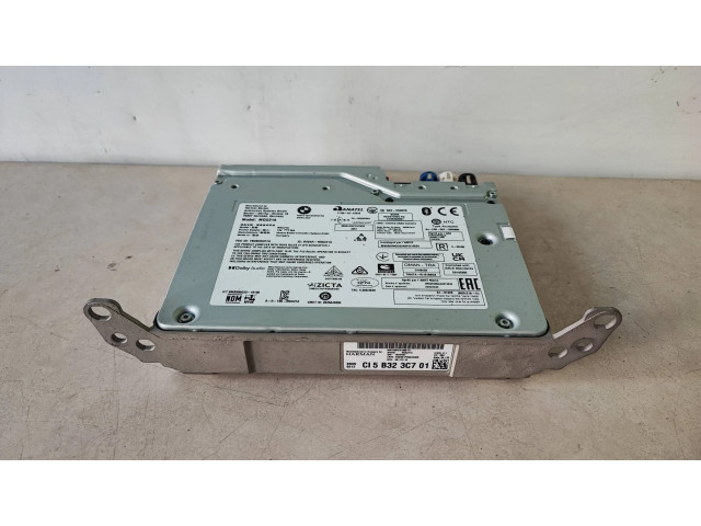 Радио/ проигрыватель CD/DVD / навигация