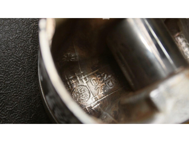 Píst Audi A4 S4 B8 8K