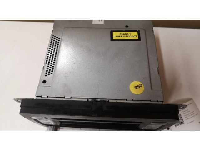 Радио/ проигрыватель CD/DVD / навигация