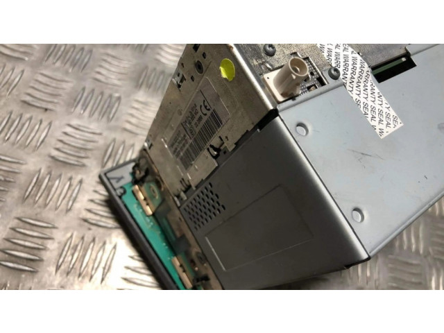 Радио/ проигрыватель CD/DVD / навигация