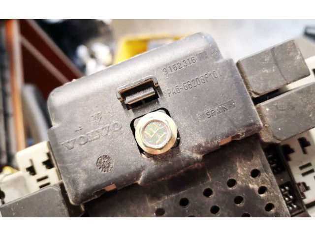 Блок предохранителей  9441582, 9162316   Volvo S80    