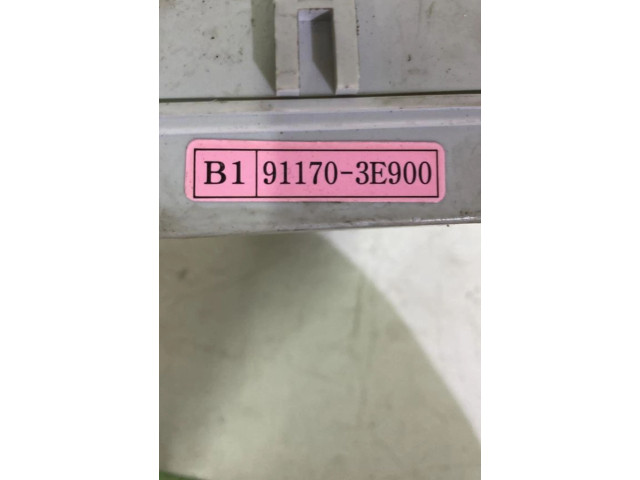 Блок предохранителей 911703E900   KIA Sorento    