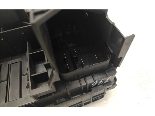 Блок предохранителей 1K0937629A, 1K0937132F Volkswagen Golf Plus