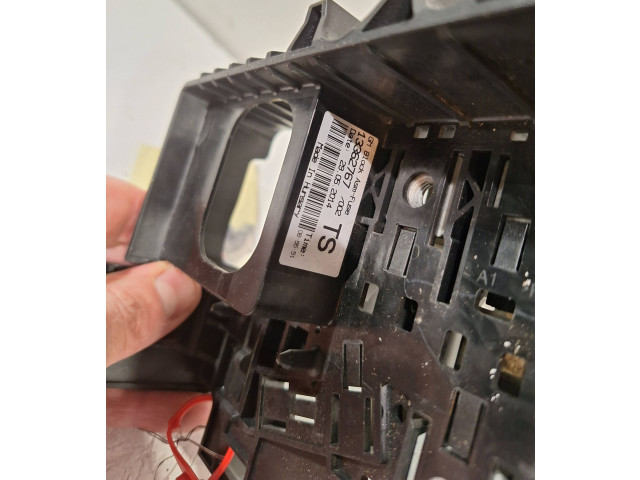 Блок предохранителей 13362767 Opel Meriva B