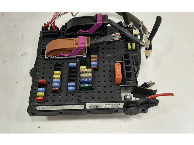Блок предохранителей 8676391, 12217799   Volvo V70    