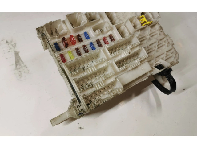 Pojistková skříňka Mm719, PPT30 Toyota Hilux (AN10, AN20, AN30) 2006