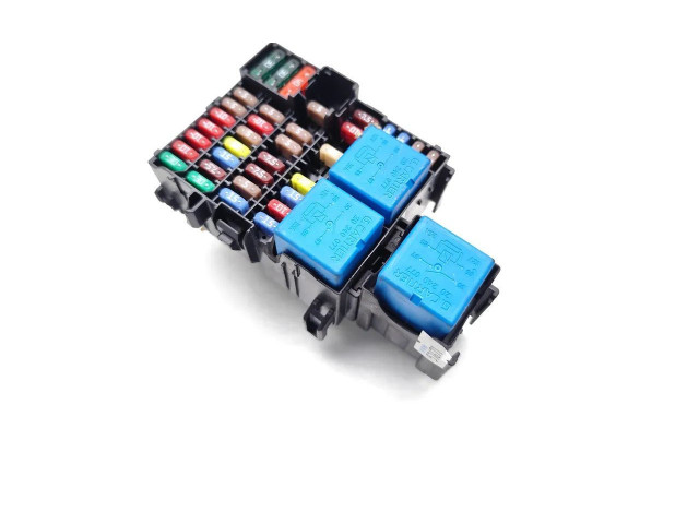 Блок предохранителей 8200766081, 1801618 Dacia Sandero