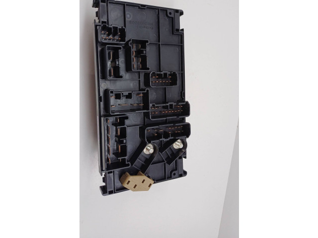 Блок предохранителей 82241SG030, 604033 Subaru Forester SJ