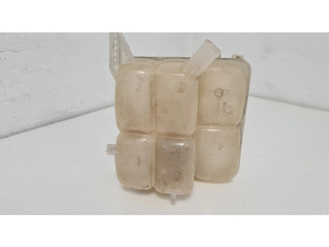 Расширительный бачок охлаждающей жидкости    