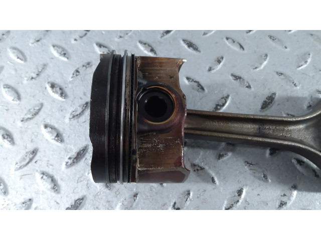 Поршень с шатуном 05C107065A, 05C198401A Skoda Fabia Mk4 (6VA) для бензинового двигателя 1.0