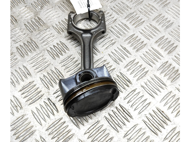 Поршень 32213692, 31401957 Volvo XC40