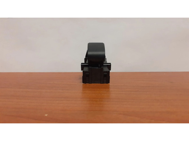 Кнопка крюка в багажнике