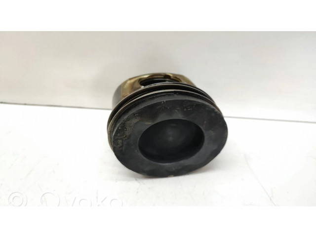 Píst BMW 5 F10 F11 pro naftový motor 3.0