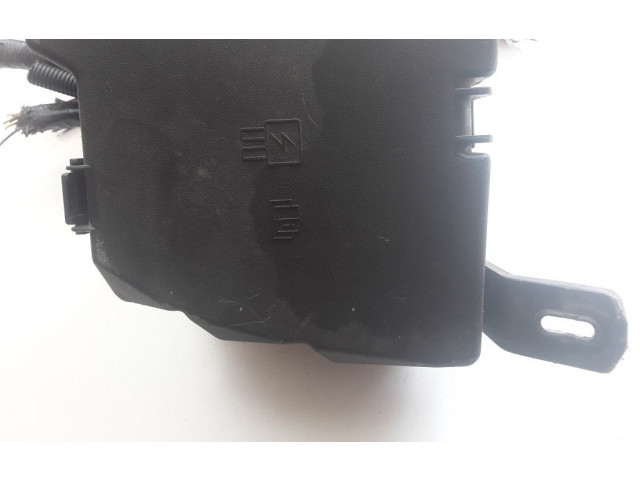 Блок предохранителей 8V5114B144BB   Ford Transit -  Tourneo Connect    