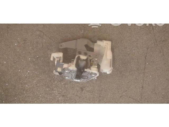 Zámek zadních dveří    Toyota Aygo AB10 2012