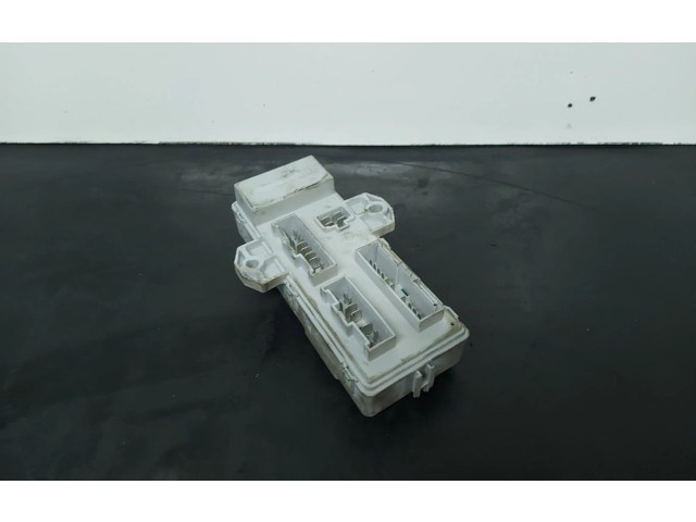 Блок предохранителей 911713E920   KIA Sorento    