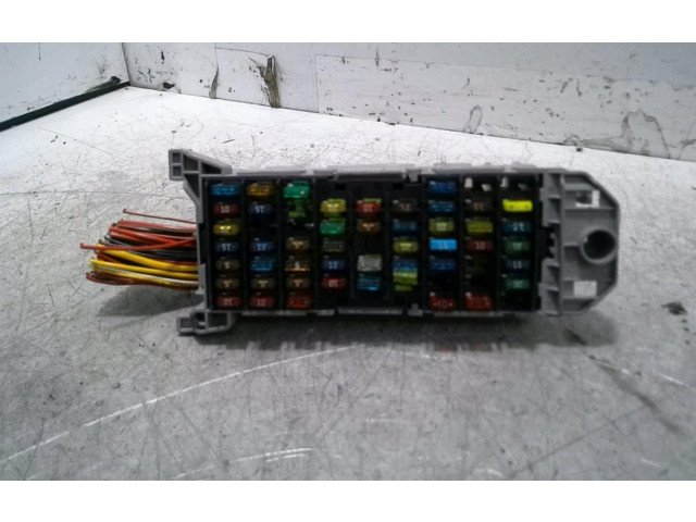 Блок предохранителей 93332763   Opel Meriva A    