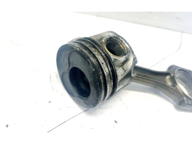  Поршень с шатуном    Skoda Fabia Mk1 (6Y)  