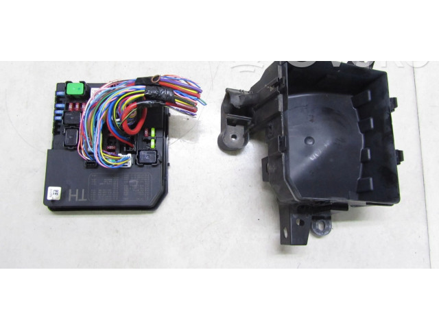 Pojistková skříňka Nssan Juke I F15 2015