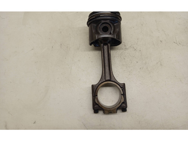  Поршень с шатуном  81L794  Volvo XC90  