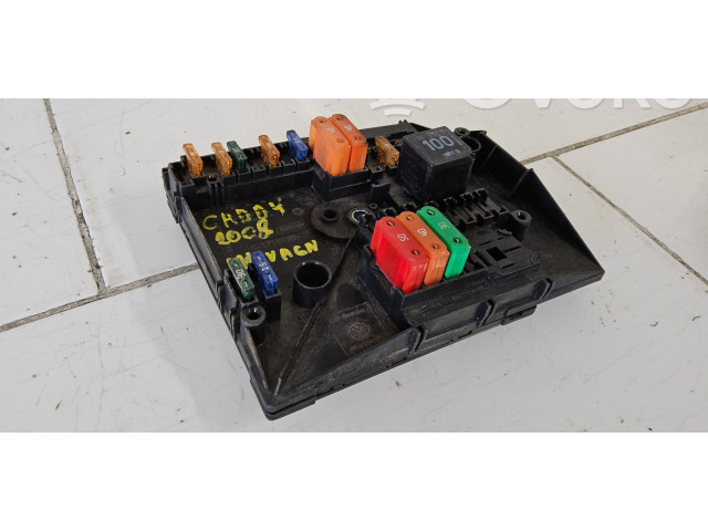 Блок предохранителей  01718130   Volkswagen Caddy    