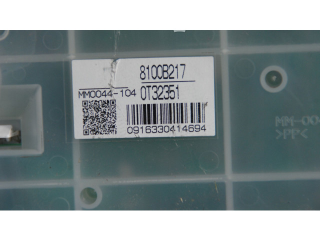 Přístrojová deska Mitsubishi Pajero 2015 810B217, 200KM