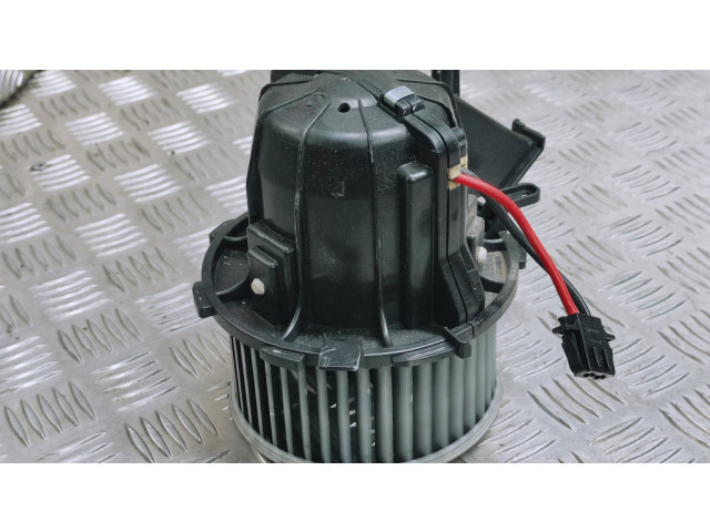 Вентилятор печки    U0851004   Audi A4 S4 B8 8K