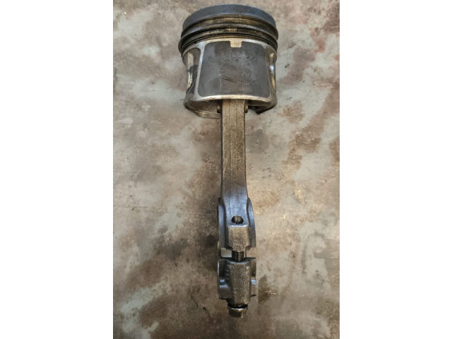  Поршень с шатуном    Nissan X-Trail T32  