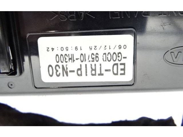 Дисплей    957101H300   KIA Ceed