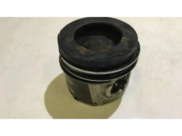 Píst Citroen Berlingo pro naftový motor 1.6