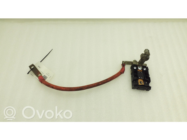 Плюсовый провод (аккумулятора)