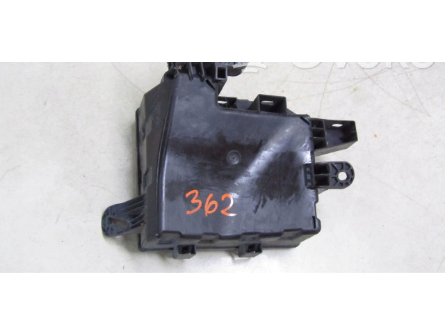 Pojistková skříňka Nssan Juke I F15 2015