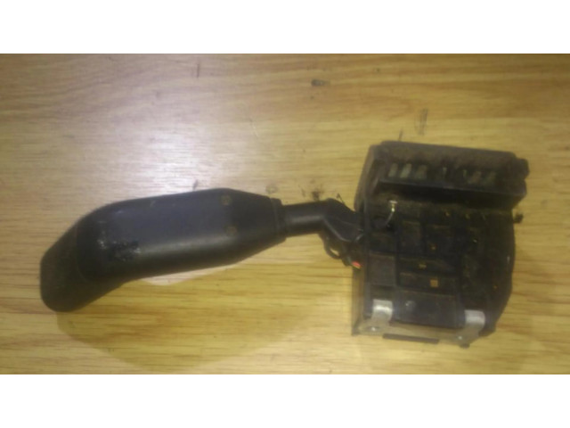 Ручка стеклоочистителей    Renault Clio I