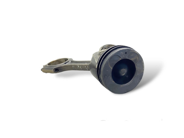 Píst D4FB Hyundai i30 pro naftový motor 1.6 D4FB CRDi