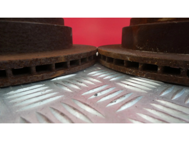 Передний тормозной диск Mitsubishi Pajero 3.2 D82