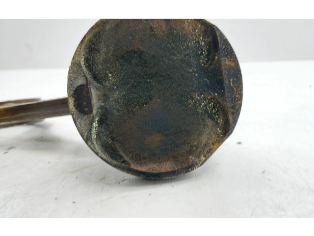  Поршень с шатуном    Maserati Quattroporte  