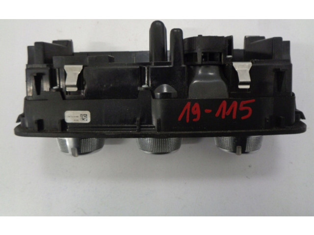 Блок управления климат-контролем 8X0820043C Audi A1