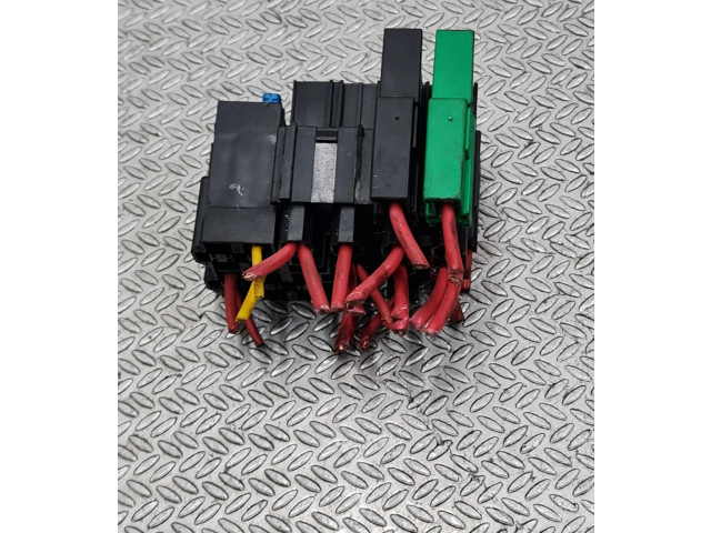 Блок предохранителей 15446181 Renault Clio II