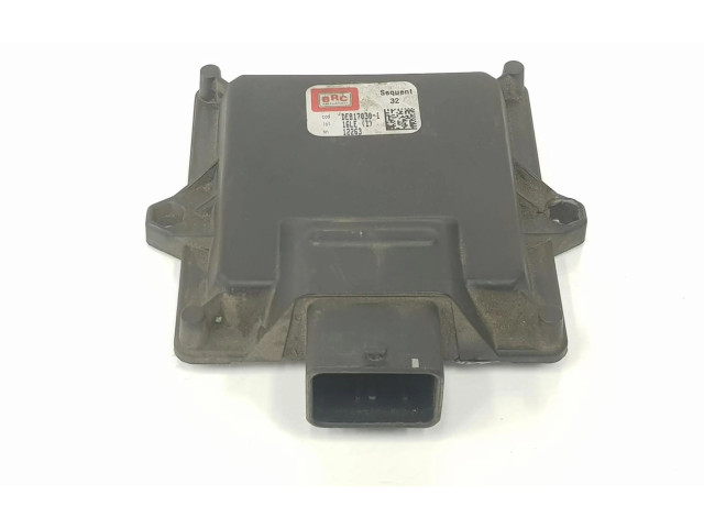 Блок управления DE817030, DE817030-1   Citroen C-Elysée