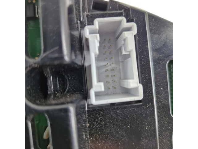 Přístrojová deska Mercedes-Benz GLK (X204) 2011 a2049002205