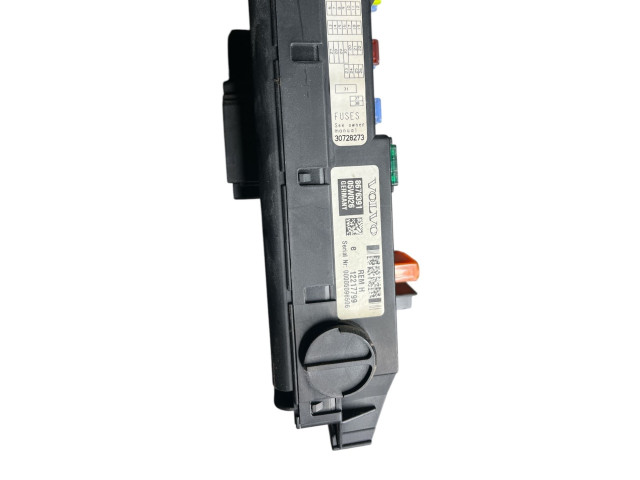 Блок предохранителей 8676391, 12217799 Volvo S60