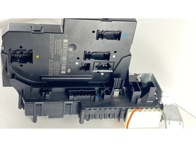 Pojistková skříňka A2049005201 Mercedes-Benz C W204 2009