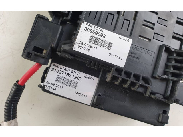Блок предохранителей 30659092, 31337182 Volvo V70